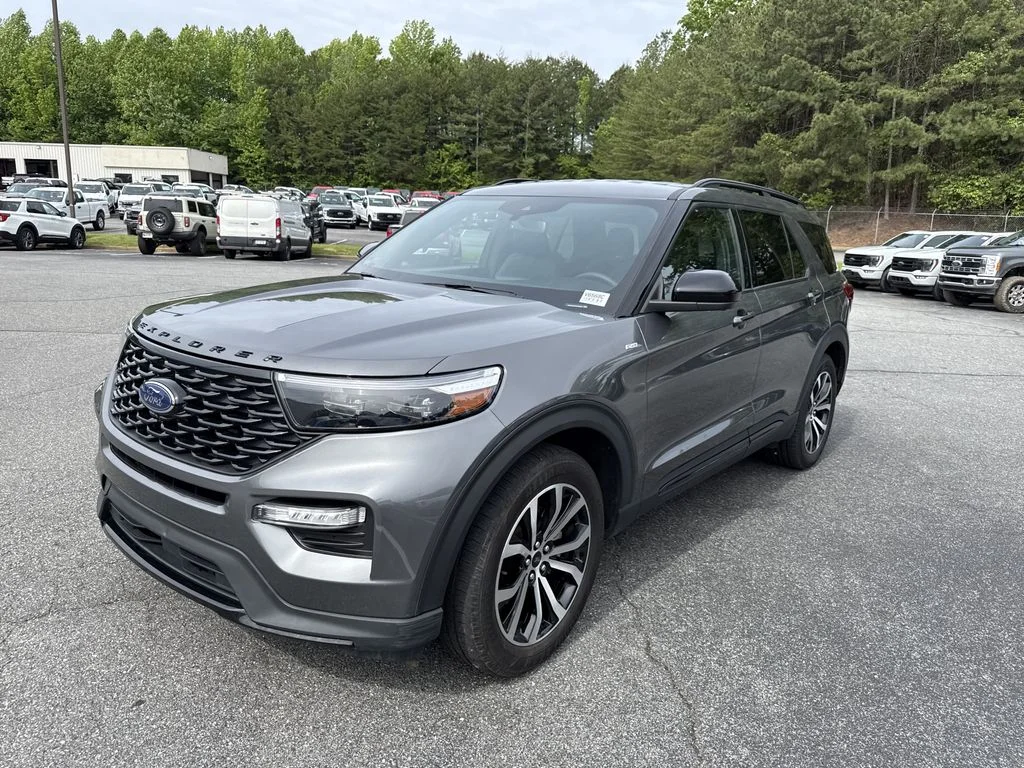 Used 2023 Gray Ford ST-Line image 3