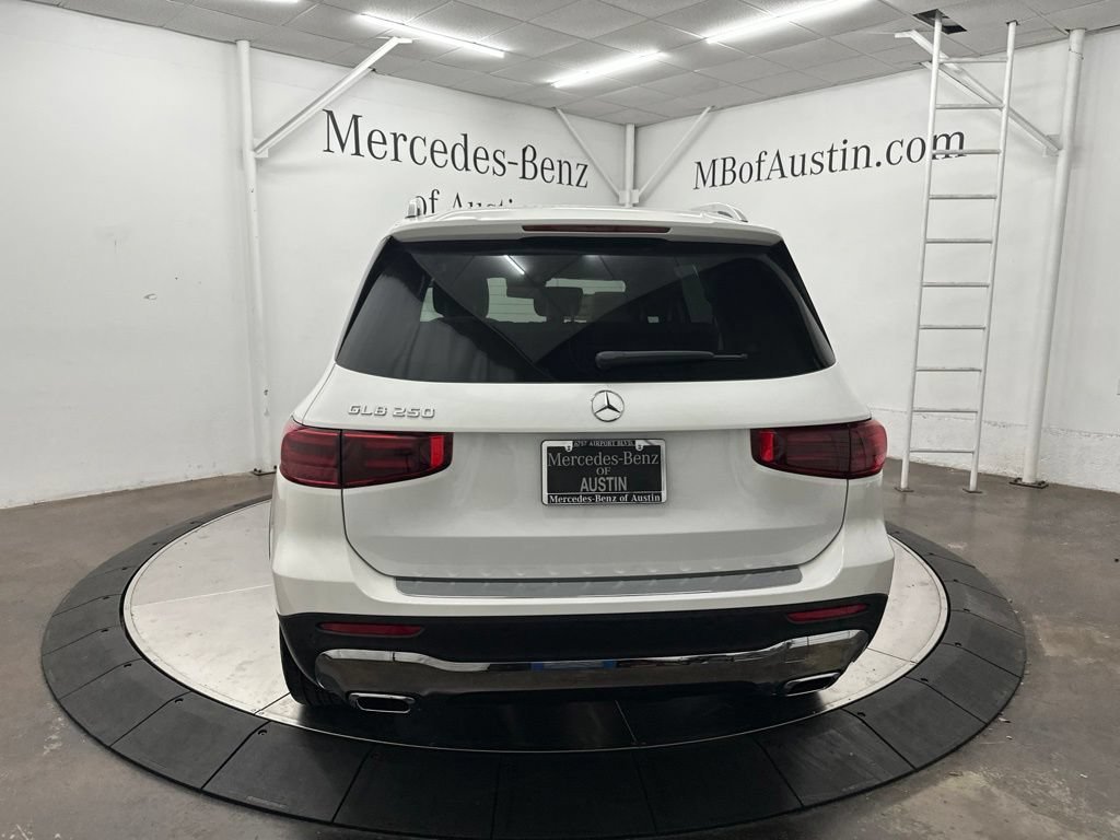 New 2026 Polar White Mercedes-Benz GLB 250 image 36