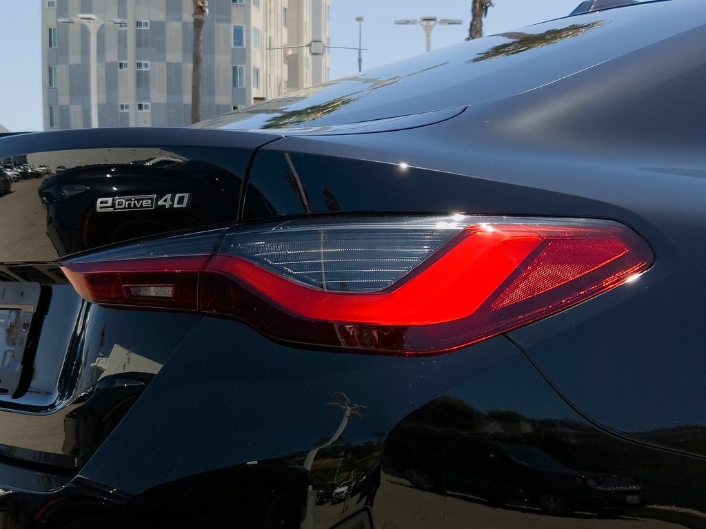 New 2026 Jet Black BMW eDrive40 image 5