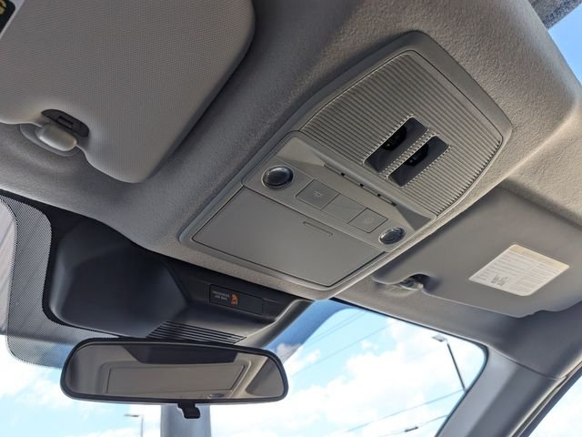 Used 2025 White Nissan SR image 19
