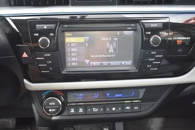 Used 2016 Green Toyota LE Plus image 23
