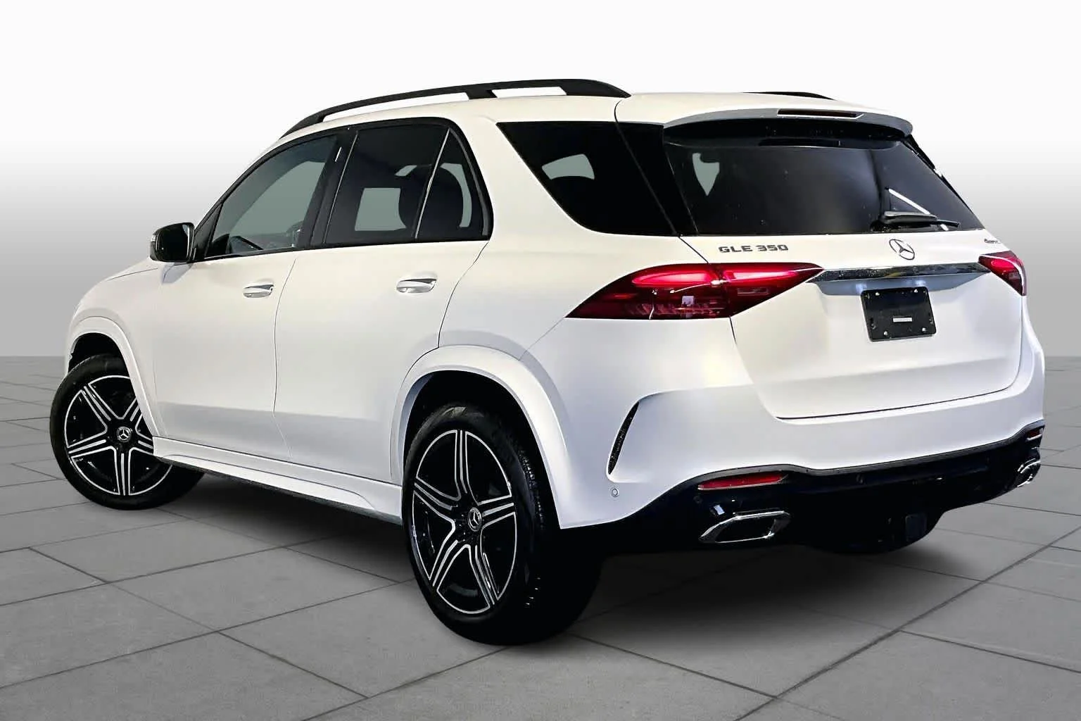 New 2026 MANUFAKTUR Moonlight White Magno Mercedes-Benz GLE 350 image 3