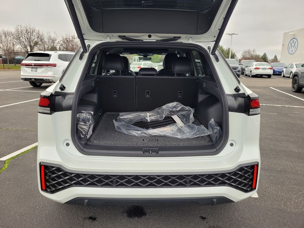 New 2026 White/off-white Volkswagen SE R-Line Black image 27