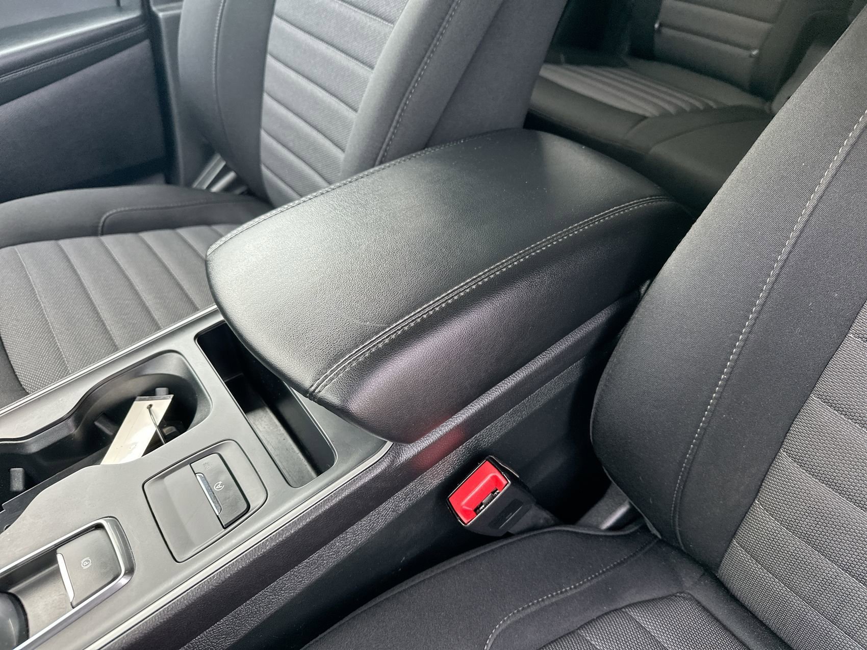 Used 2024 Silver Metallic Ford SE image 16