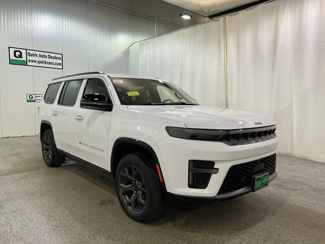 New 2026 Bright White Clear-Coat Exterior Paint Jeep Limited Altitude image 3