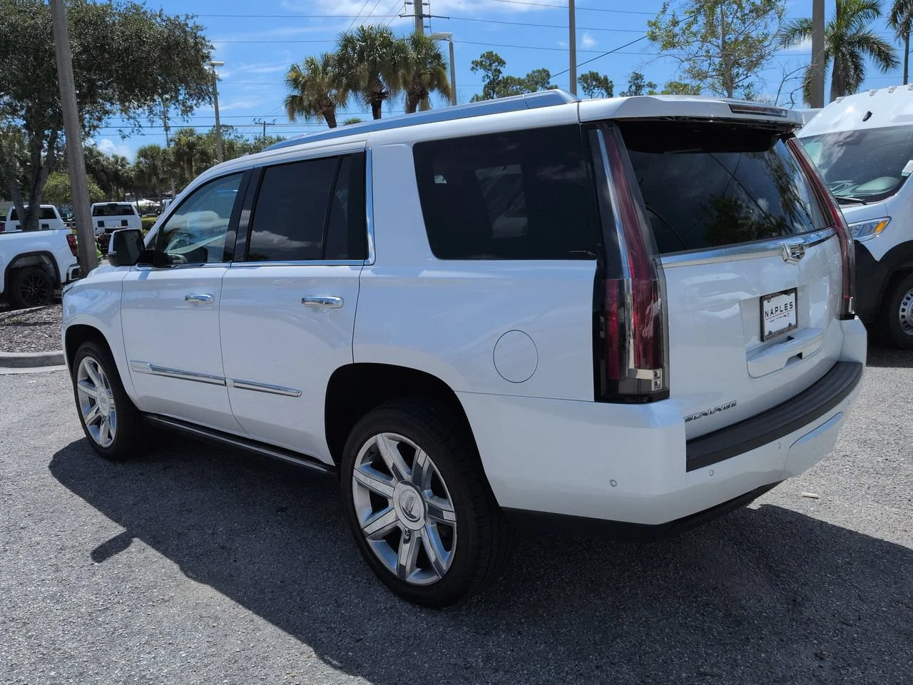Used 2017 Crystal White Tricoat Cadillac Premium Luxury image 7