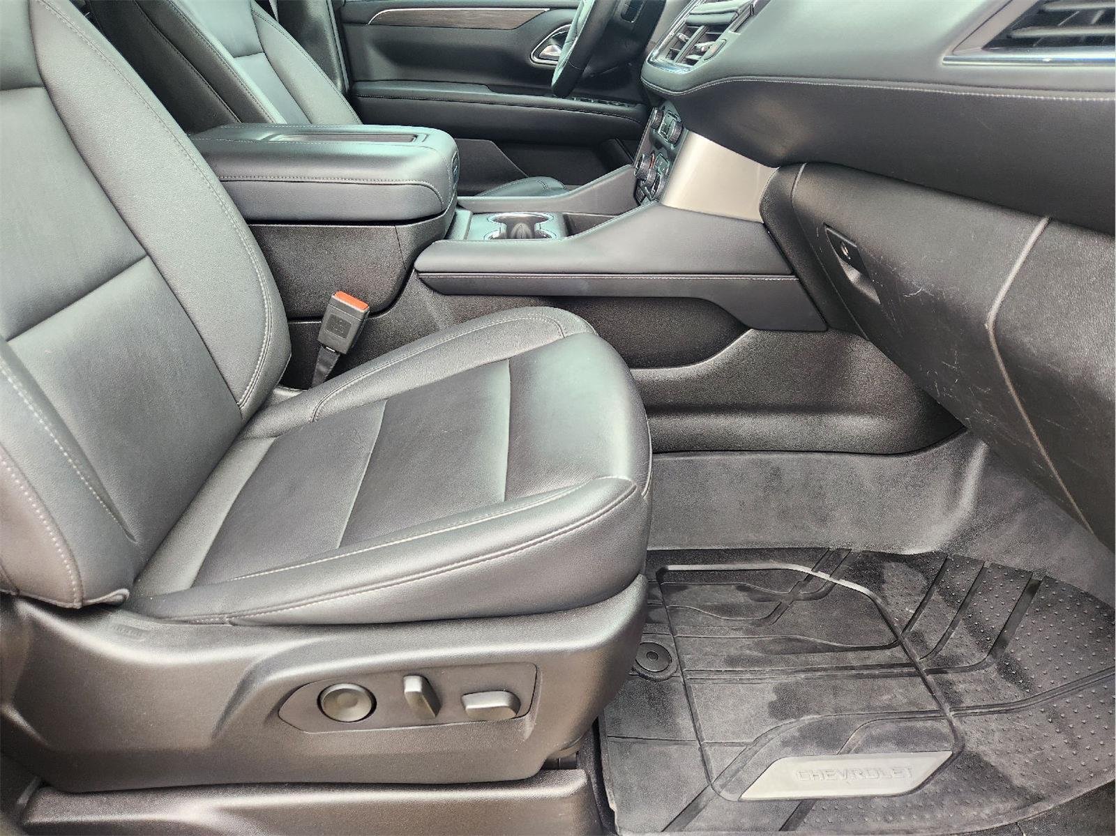 2024 Chevrolet Suburban photo 14 of 35