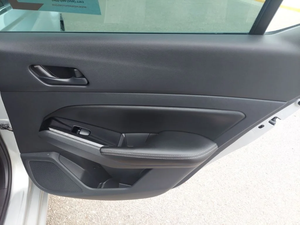 Used 2023 Silver Nissan 2.5 SV image 32