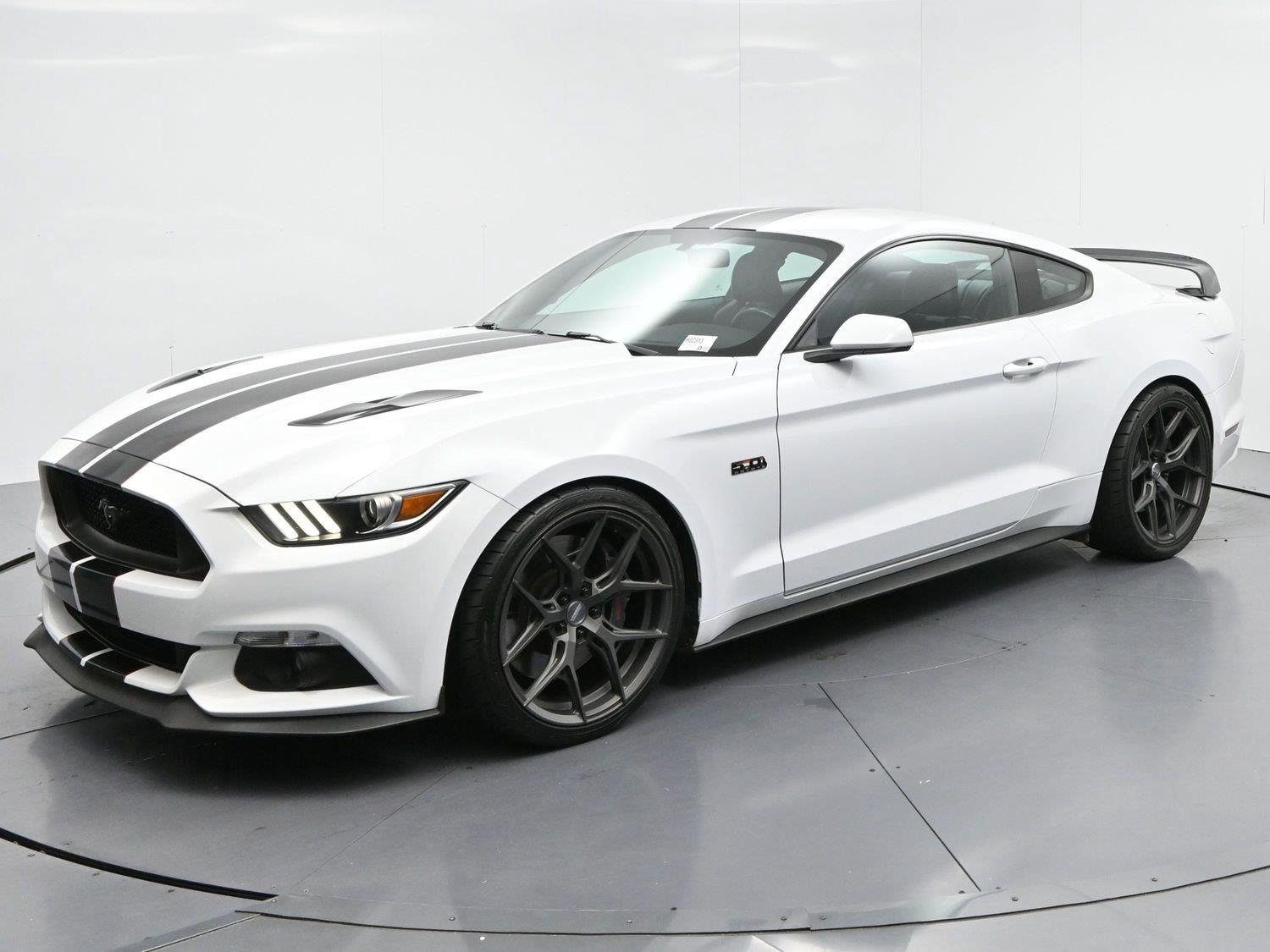 Used 2016 Oxford White Ford GT image 3
