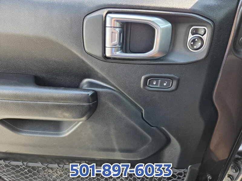 Used 2018 Crystal Metallic JEEP SPORT S 4X4 image 24
