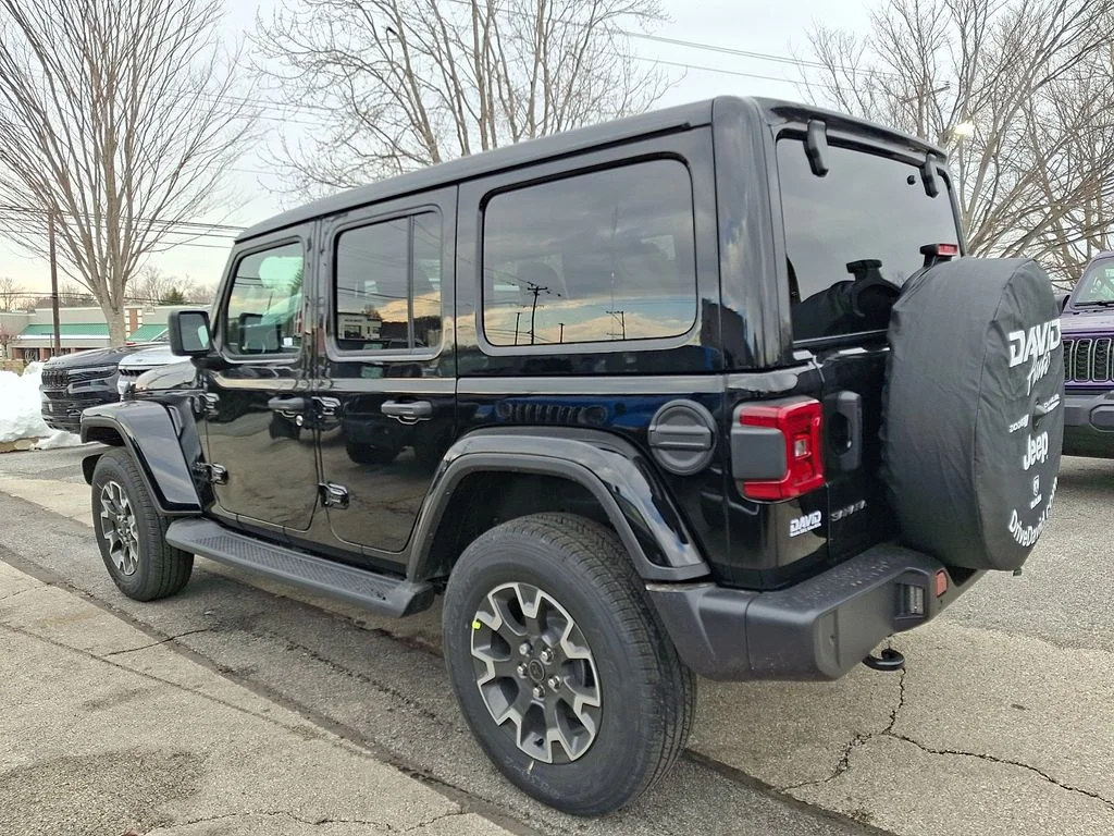 New 2026 Black Clear-Coat Exterior Paint Jeep Sahara image 3