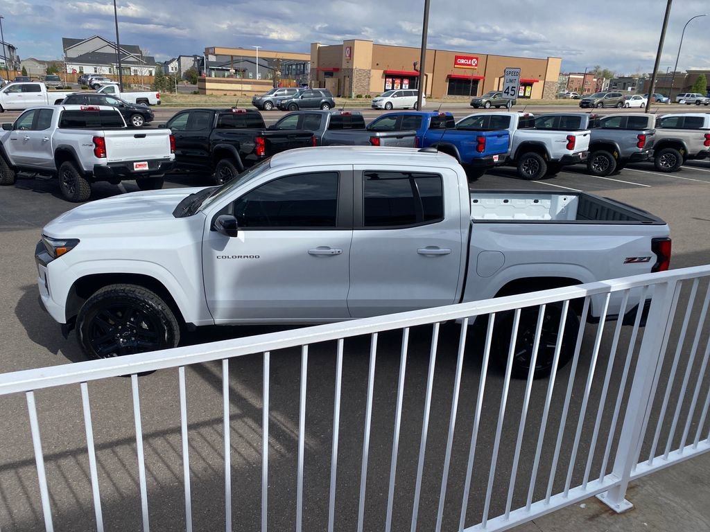 Used 2025 Summit White Chevrolet Z71 image 2