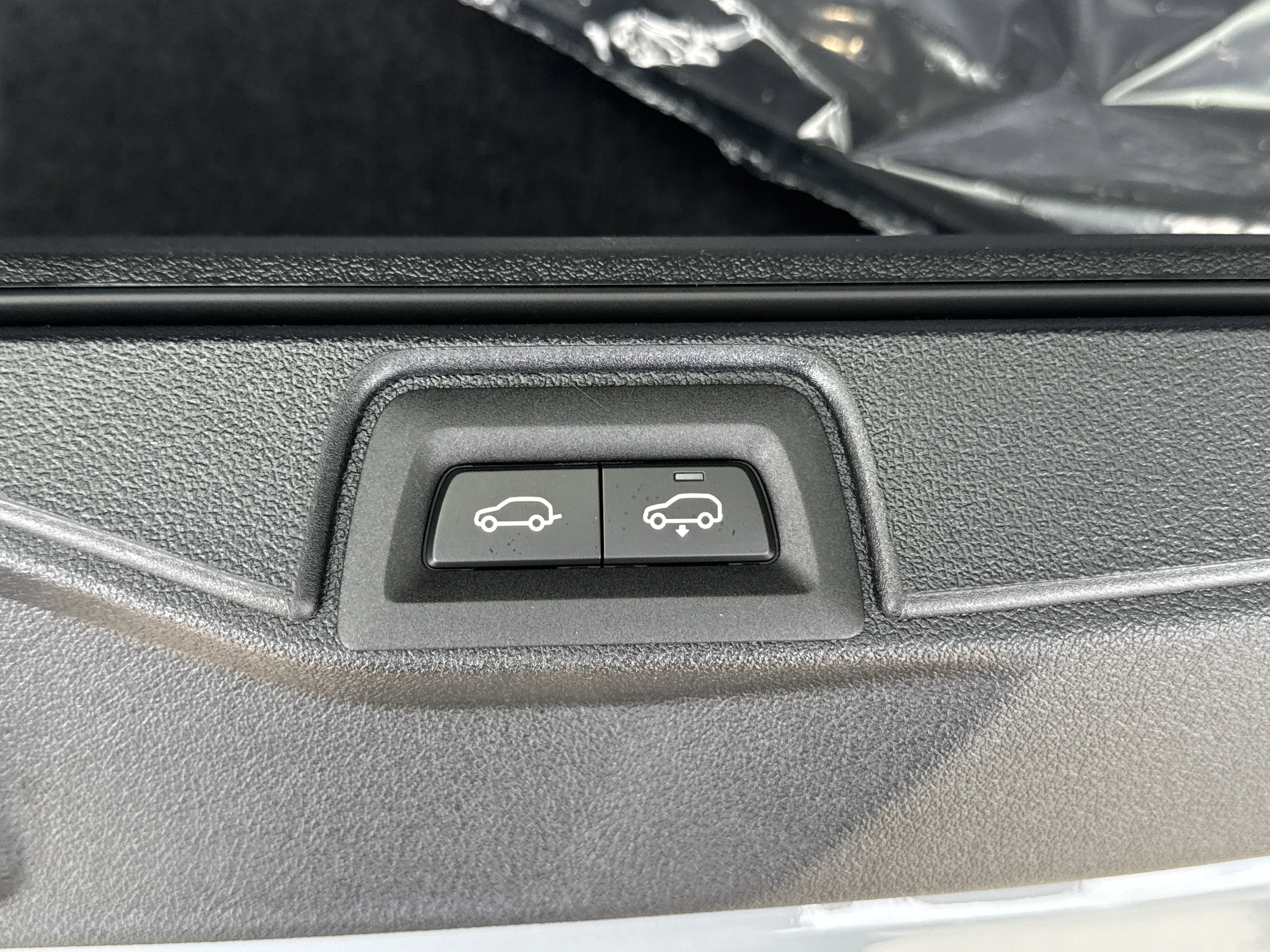 New 2027 0C4P Brooklyn Grey Metallic BMW M60i image 27