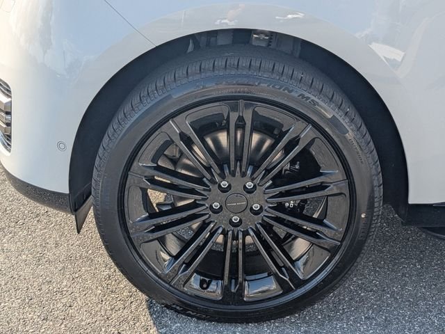 New 2026 Fuji White Land Rover SE image 11