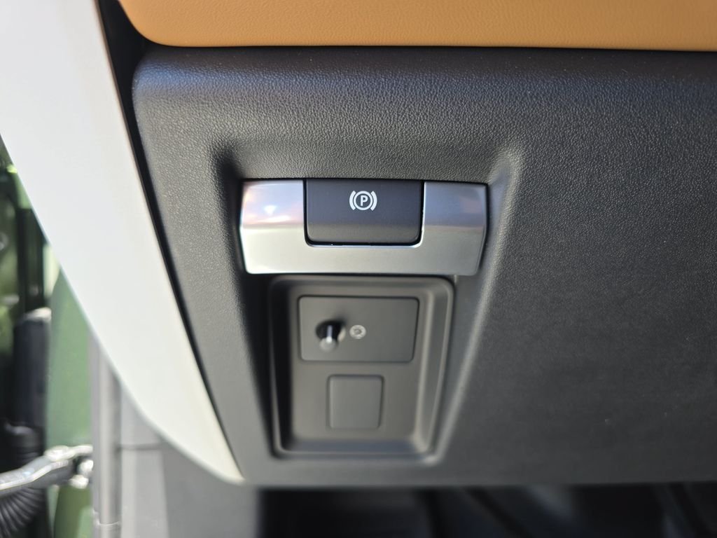 New 2026 Woolstone Green LAND ROVER S image 27