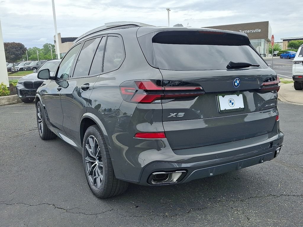 New 2026 Dravit Grey Metallic BMW xDrive50e image 3