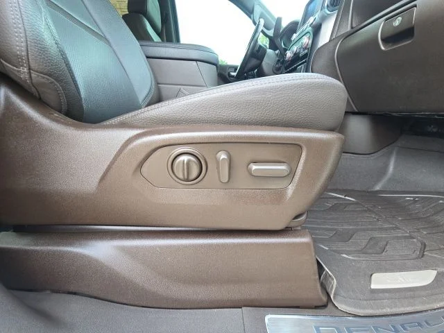 Used 2020 White GMC Denali image 20