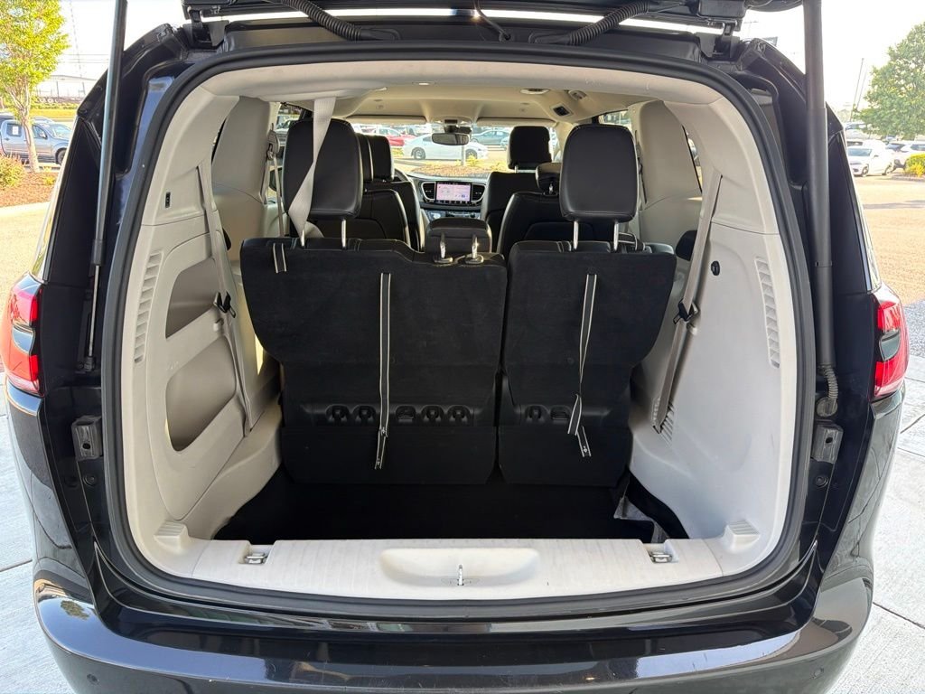 Used 2023 Black Chrysler Touring L image 16