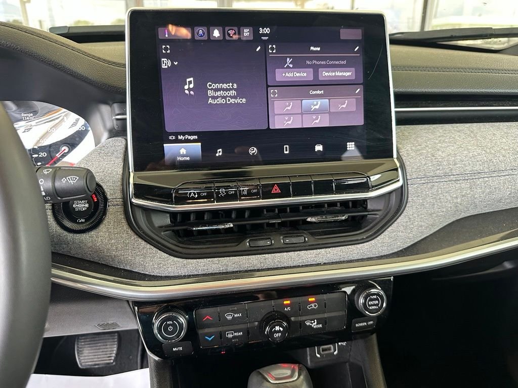 Used 2024 White Jeep Latitude image 14