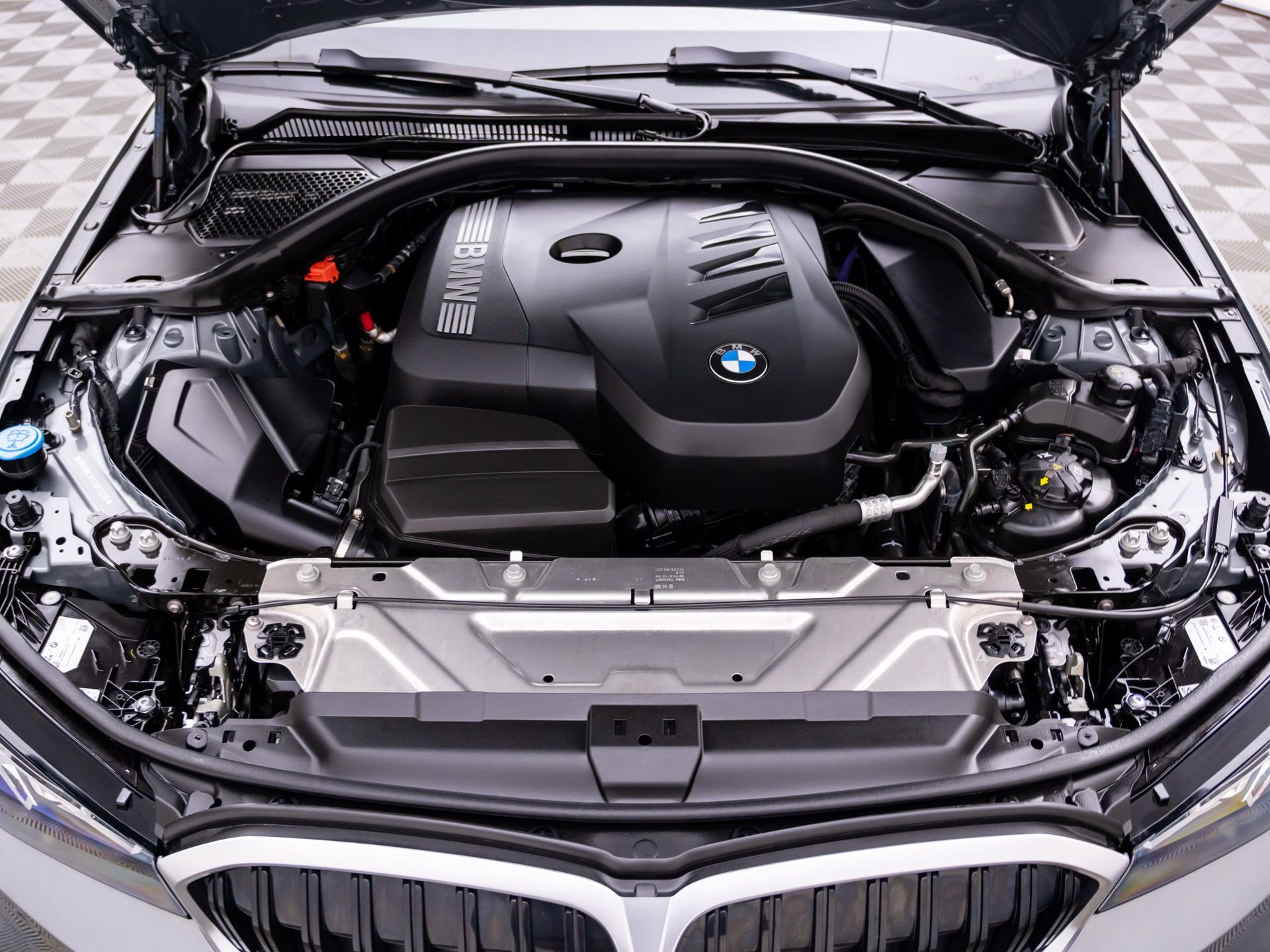 Certified Used 2025 Skyscraper Grey Metallic BMW 330i xDrive image 31