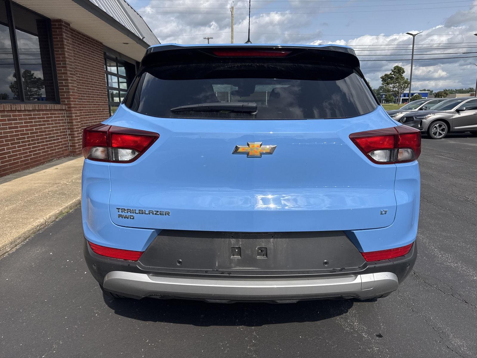 Used 2024 Fountain Blue Chevrolet LT image 5