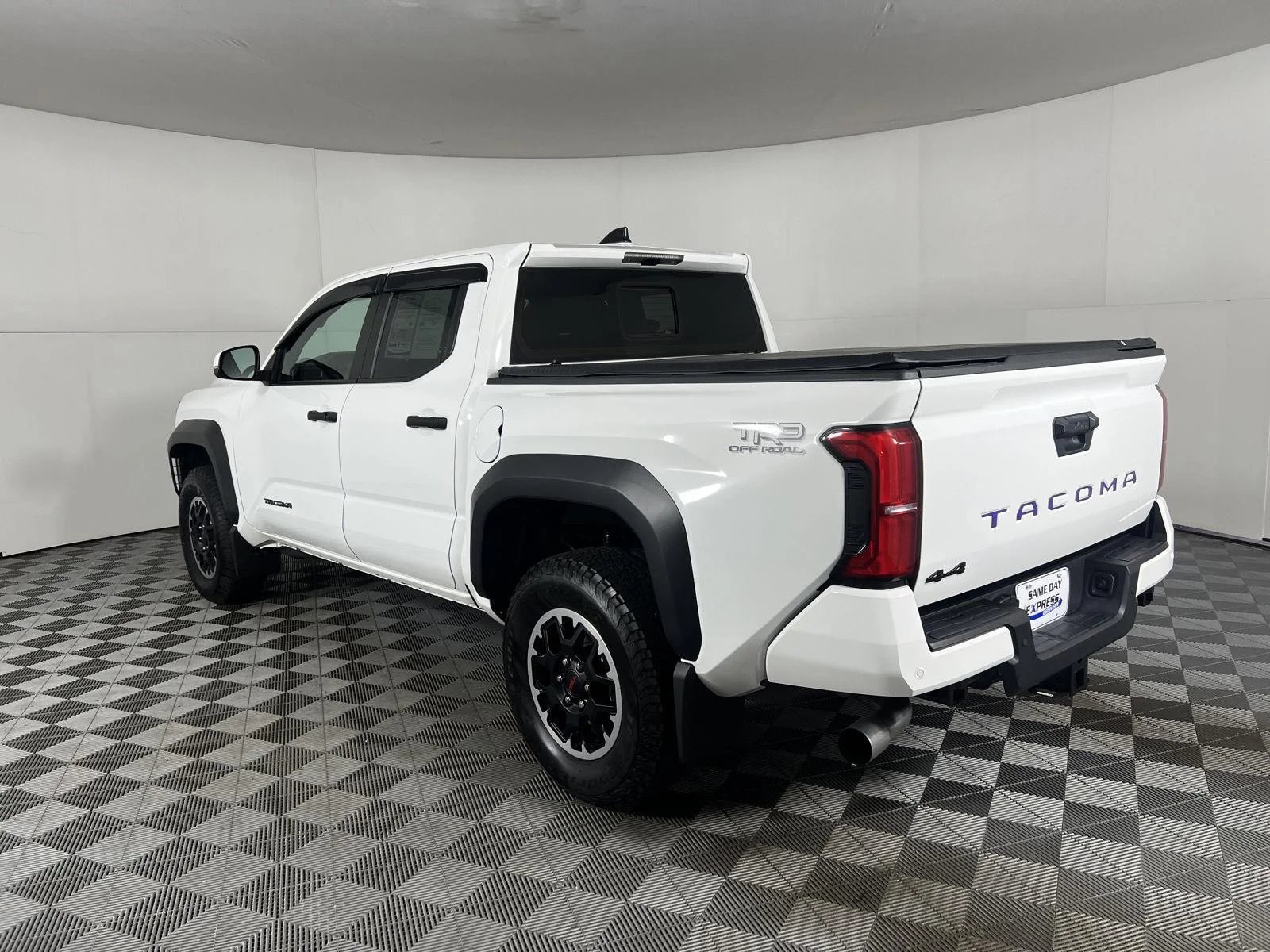 Used 2025  Toyota SR image 3