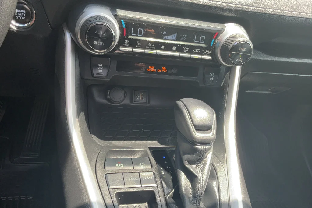 2023 Toyota RAV4 XLE - Photo 30