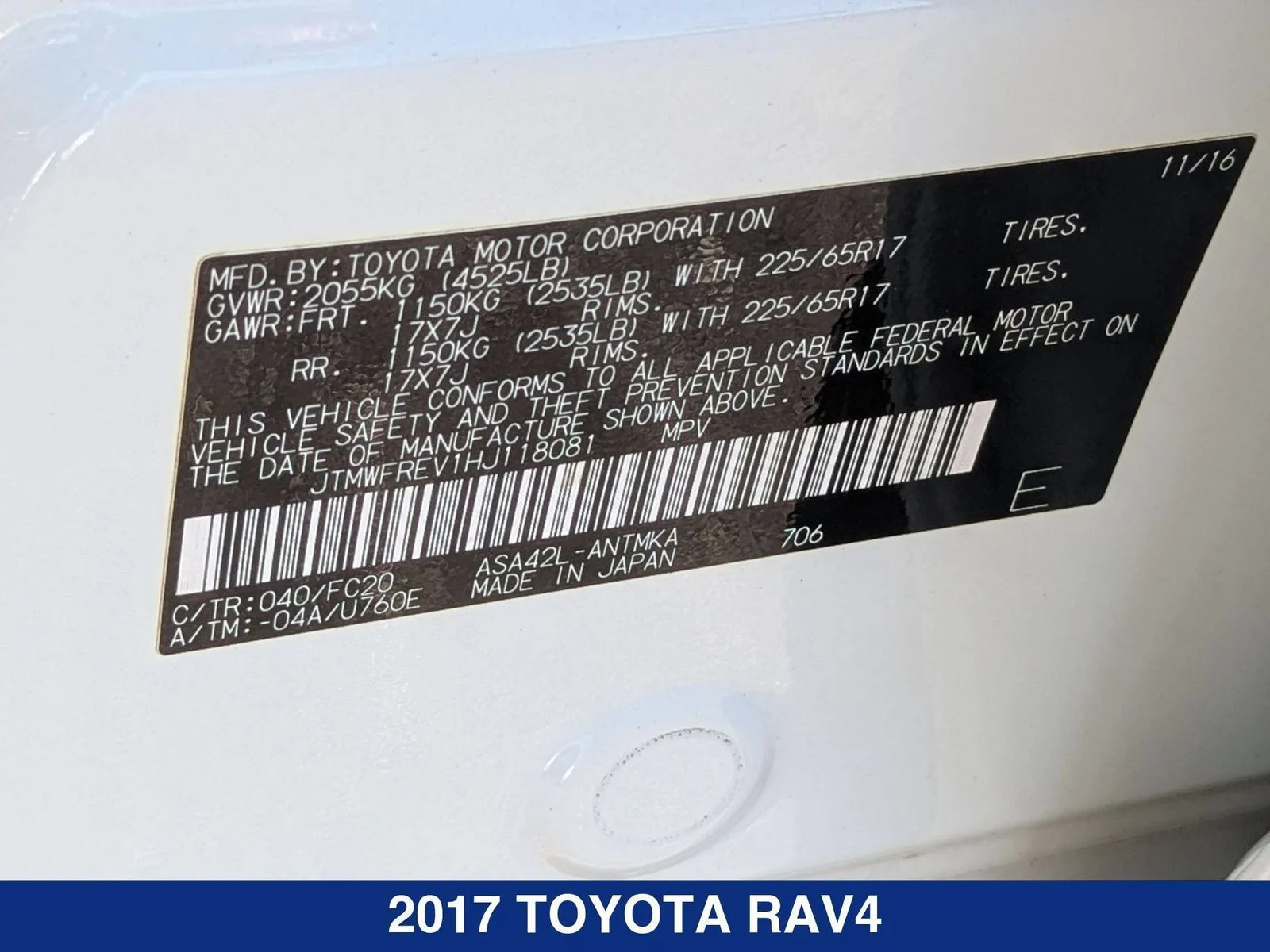 Used 2017  Toyota XLE image 23