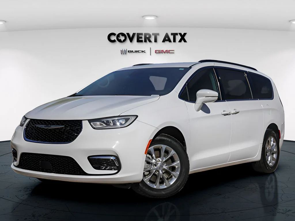 Used 2022 White Chrysler Touring L image 2