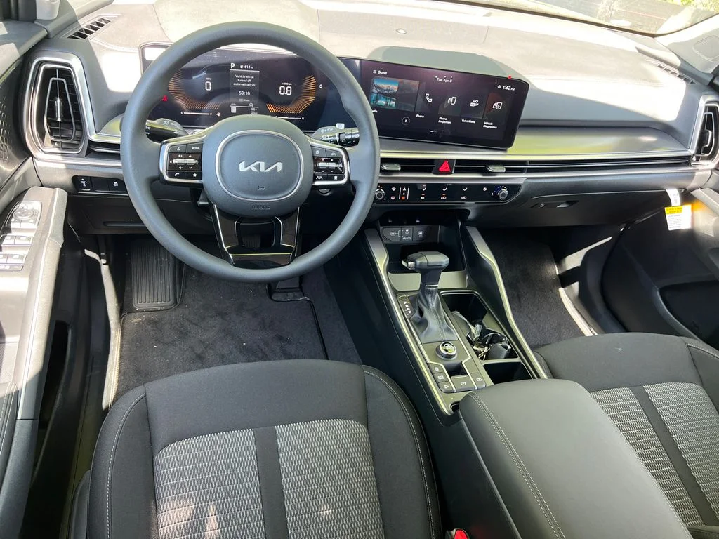 2025 Kia Sorento LX - Photo 16