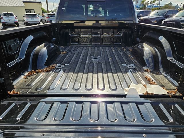New 2026 Diamond Black Crystal Pearl-Coat Exterior Paint RAM Tradesman image 10