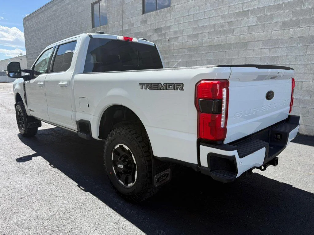Used 2025 Oxford White Ford LARIAT 4WD CREW CAB 6.75 BOX image 6