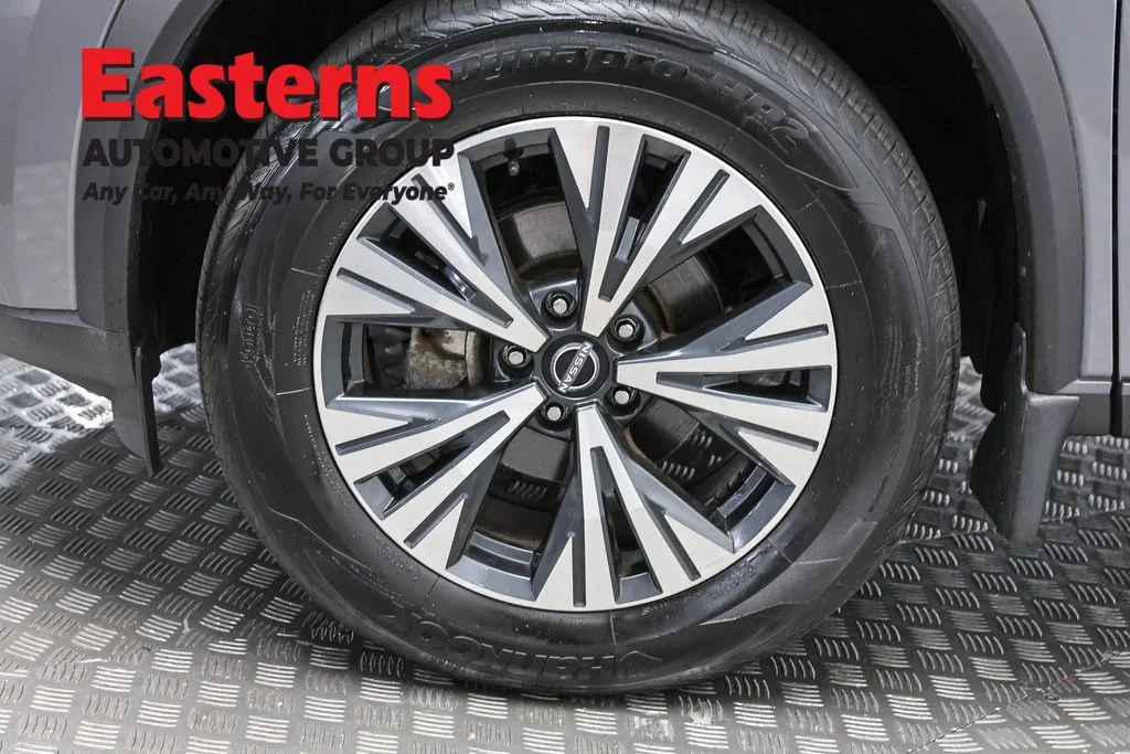Used 2023 Gray Nissan SV image 32