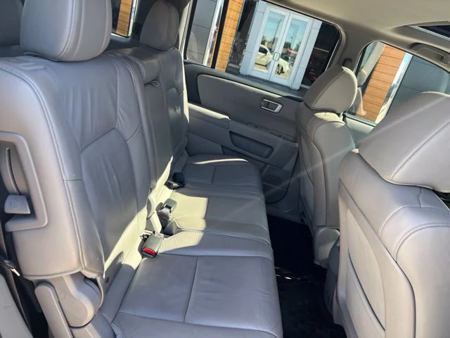 Used 2015 White Honda EX-L image 25