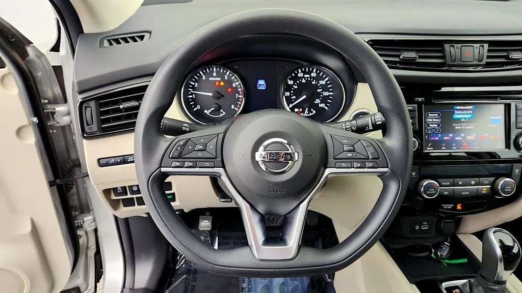 Used 2020 Brilliant Silver Metallic Nissan FWD SV image 14