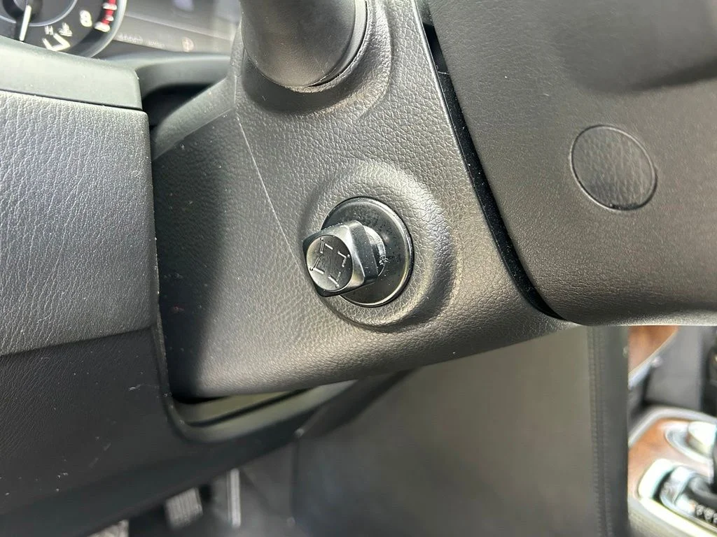 Certified Used 2022 White Nissan SL image 21