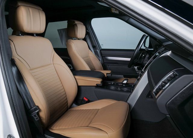 2025 Land Rover Discovery SE photo 3