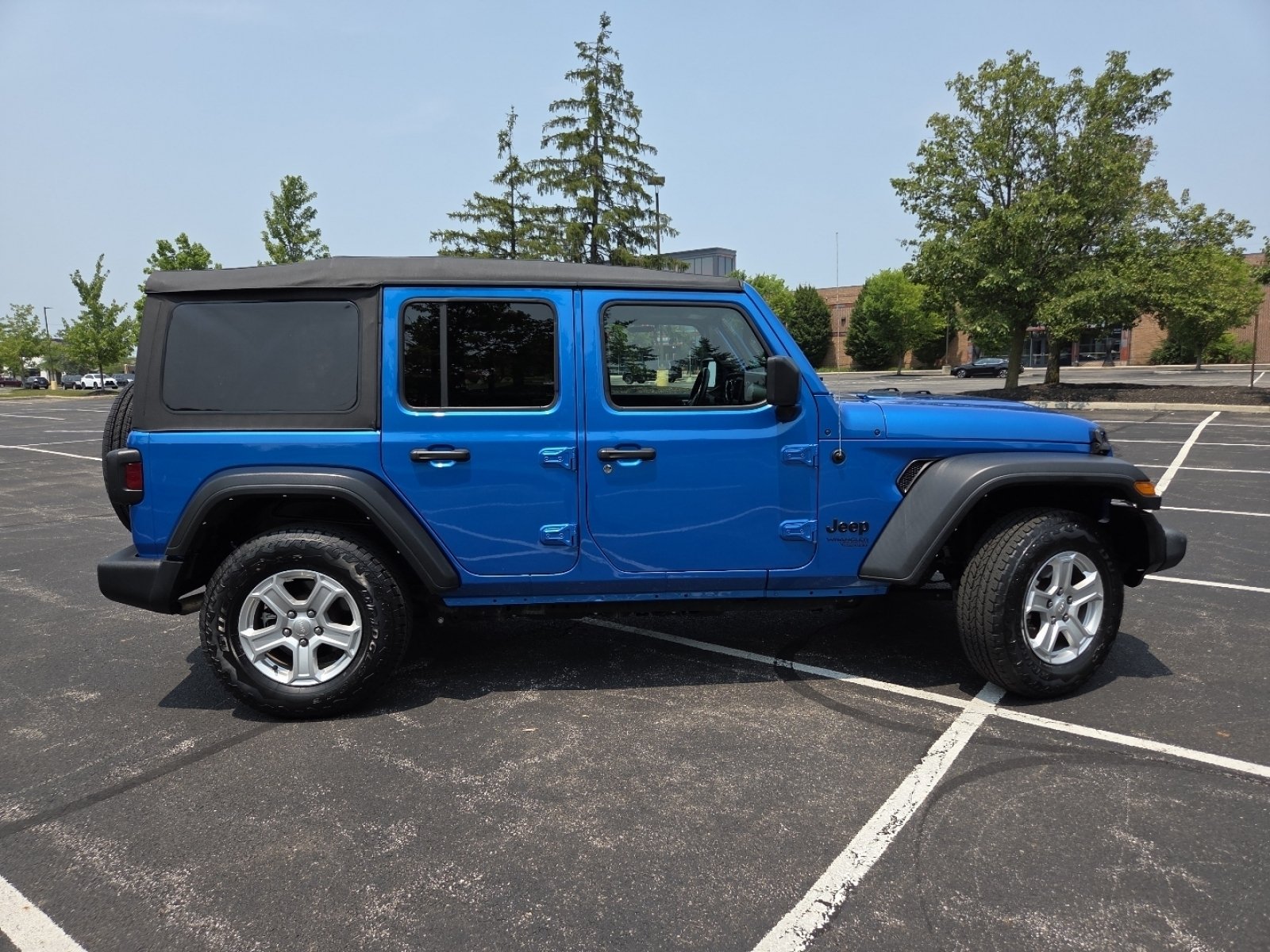Used 2021 Blue Pearl Jeep Unlimited Sport S image 22