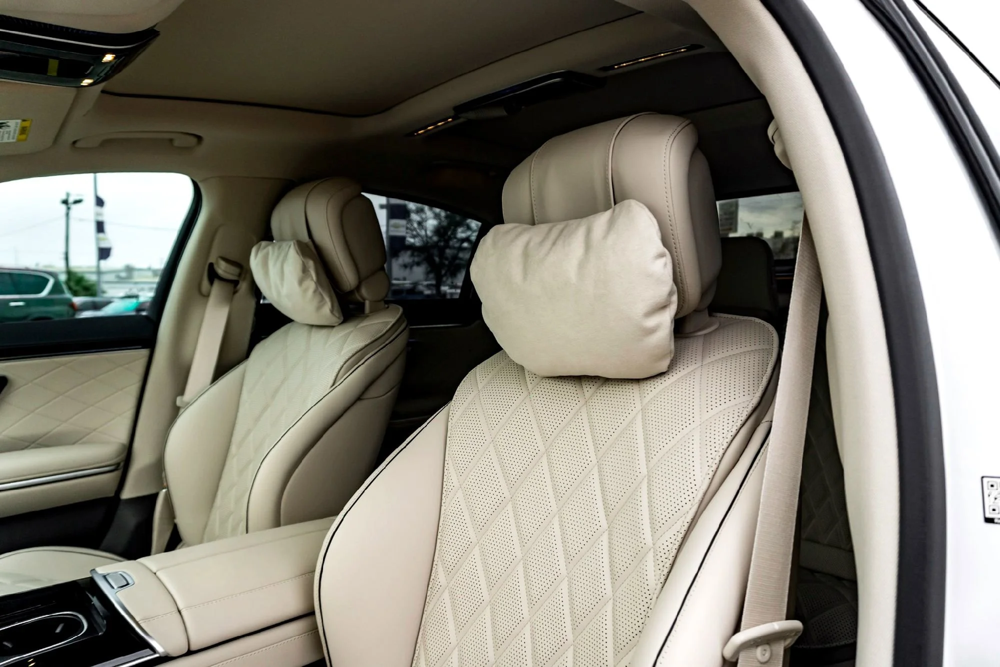 New 2026 White Mercedes-Benz S 580 image 9