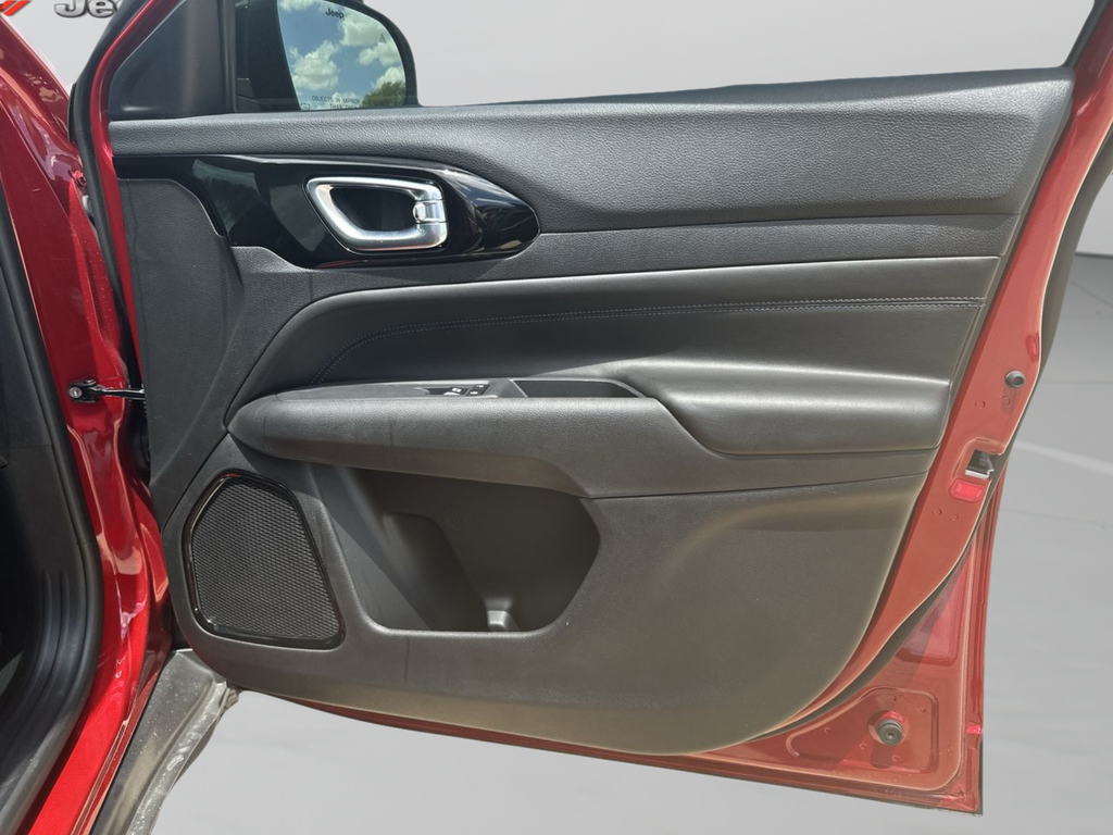 New 2026 Red Hot Pearl-Coat Exterior Paint Jeep Latitude image 37