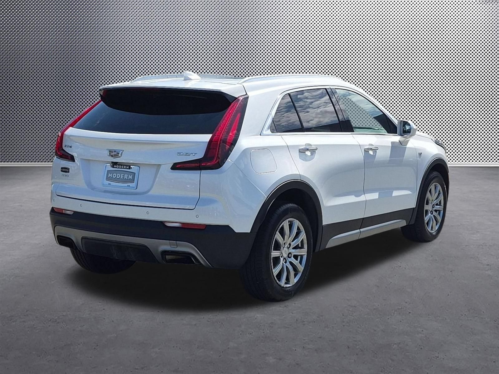 Used 2019 Crystal White Tricoat Cadillac AWD Premium Luxury image 5