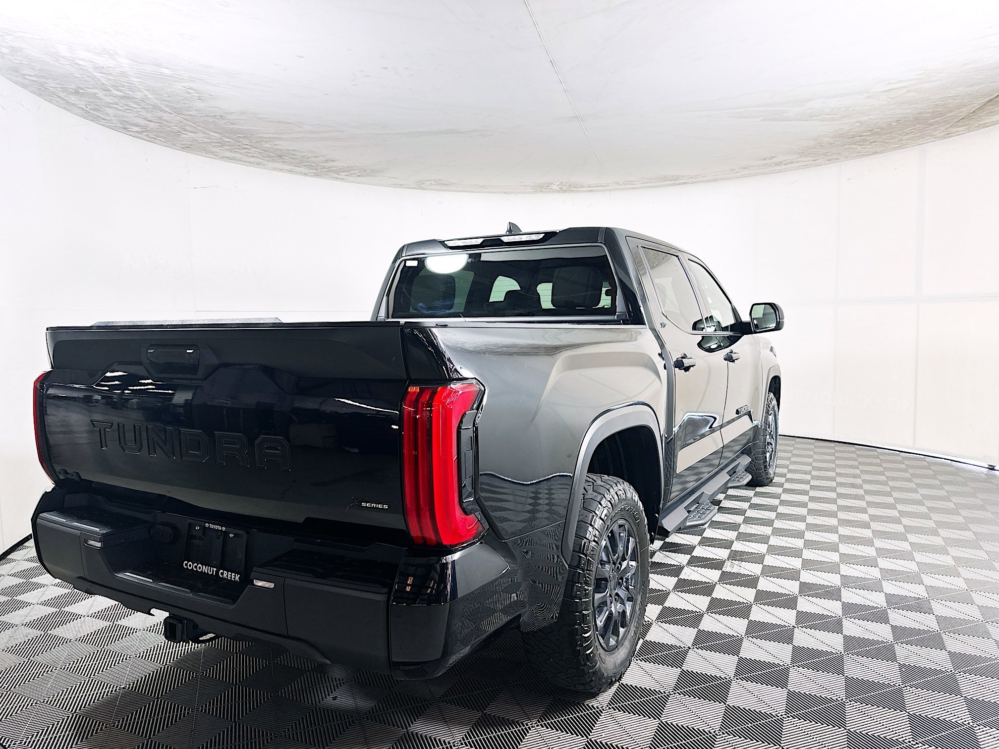 2025 Toyota Tundra thumbnail 5