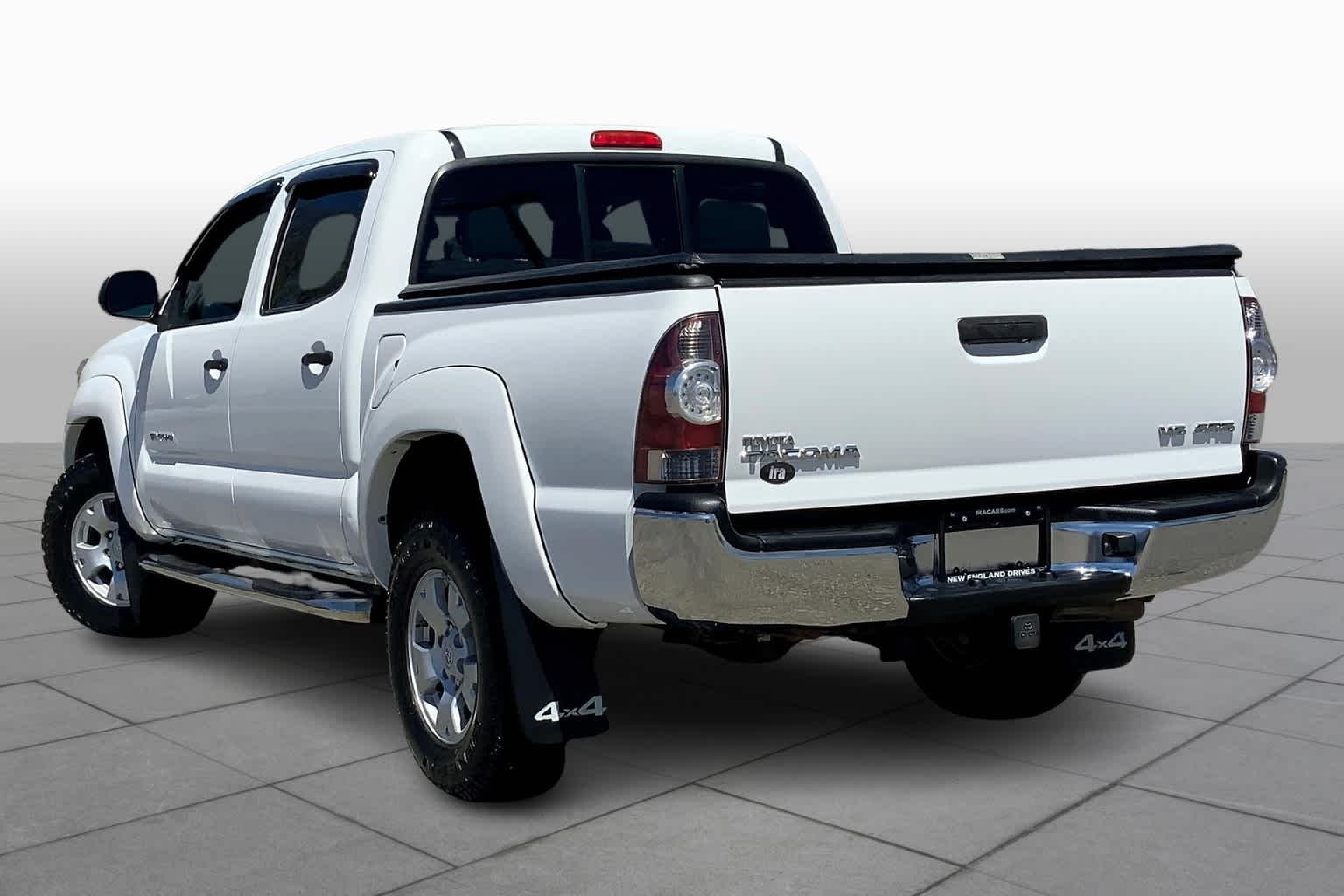 Used 2013 Super White Toyota  image 12