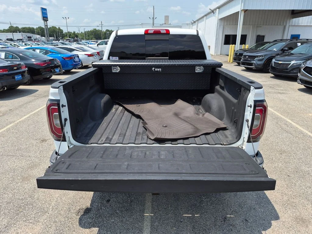 Used 2017 White GMC SLT image 27