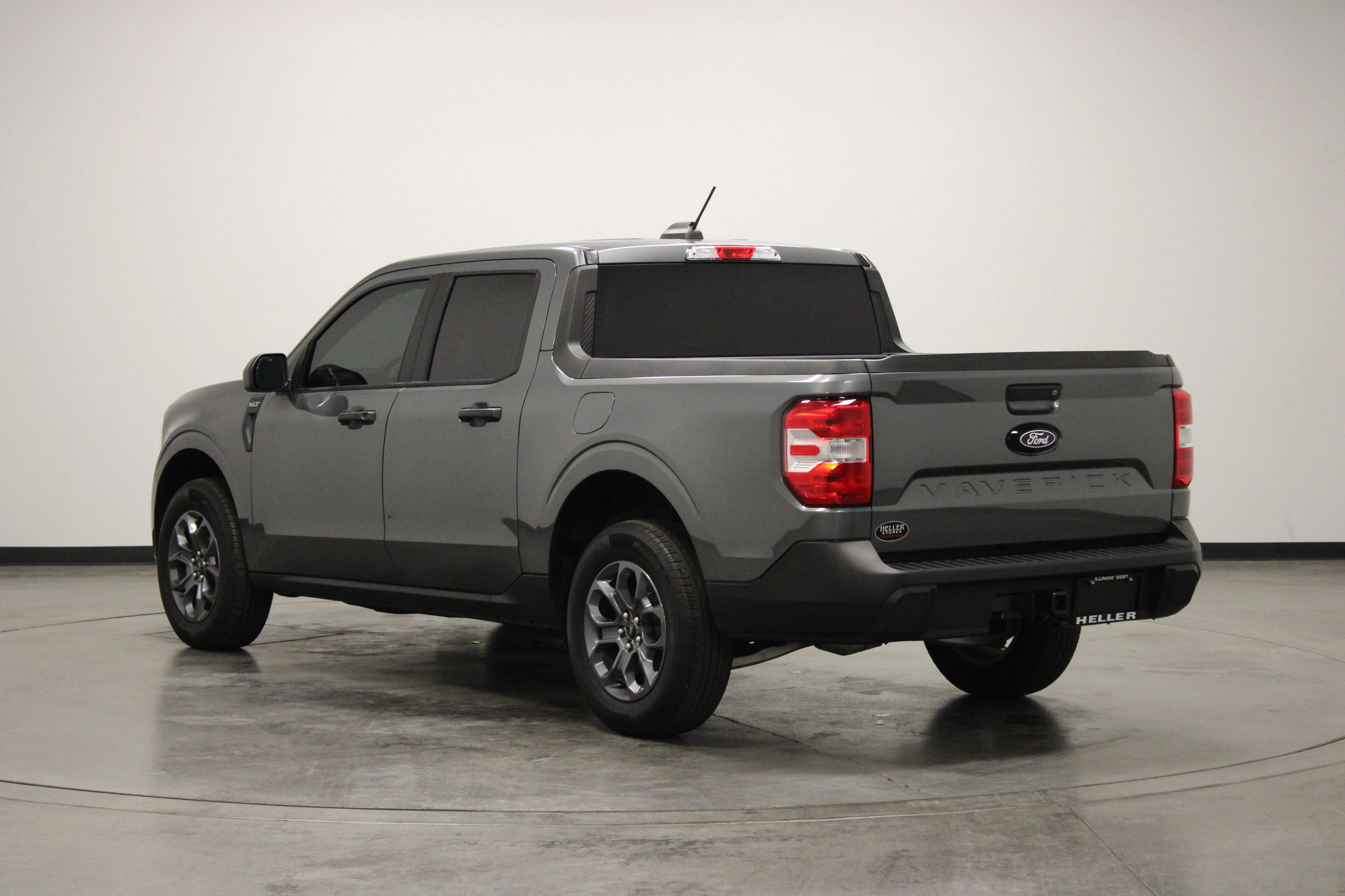 Used 2025 Gray Metallic Ford XLT image 6