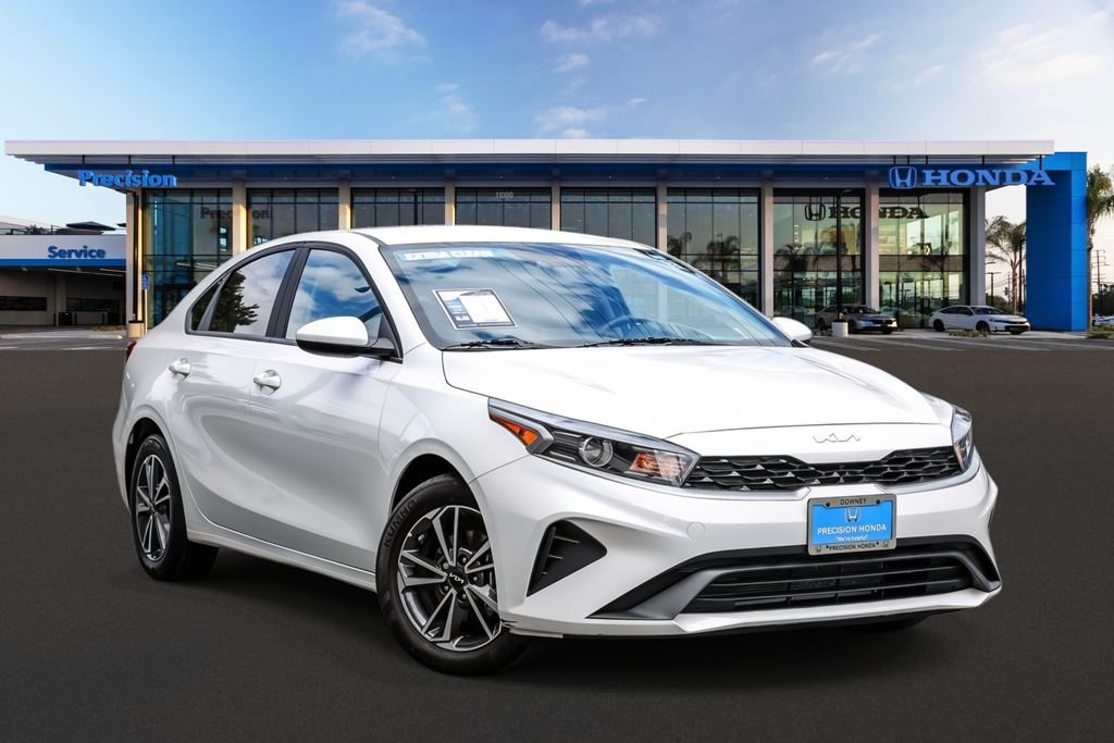 2024 Kia Forte LXS AT's photo