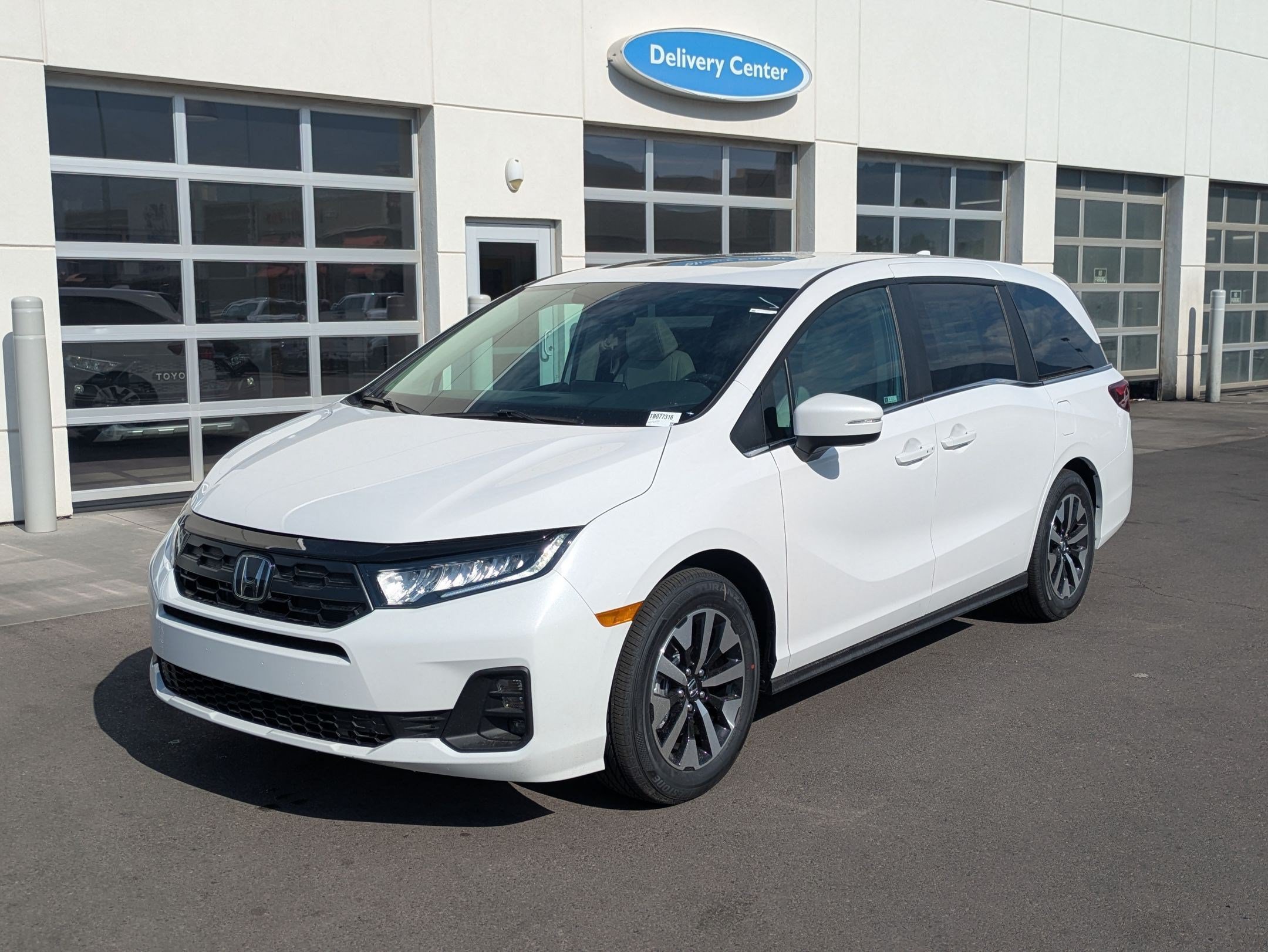 New 2026 Platinum White Pearl Honda EX-L image 8