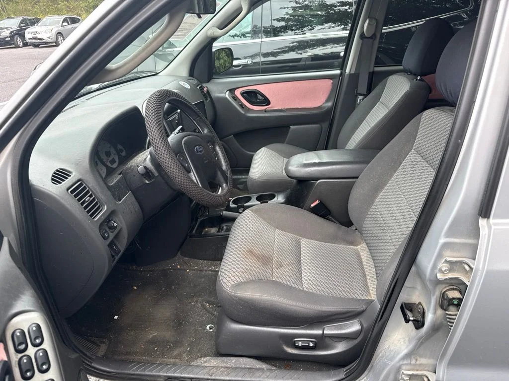 Used 2003  Ford XLT image 3