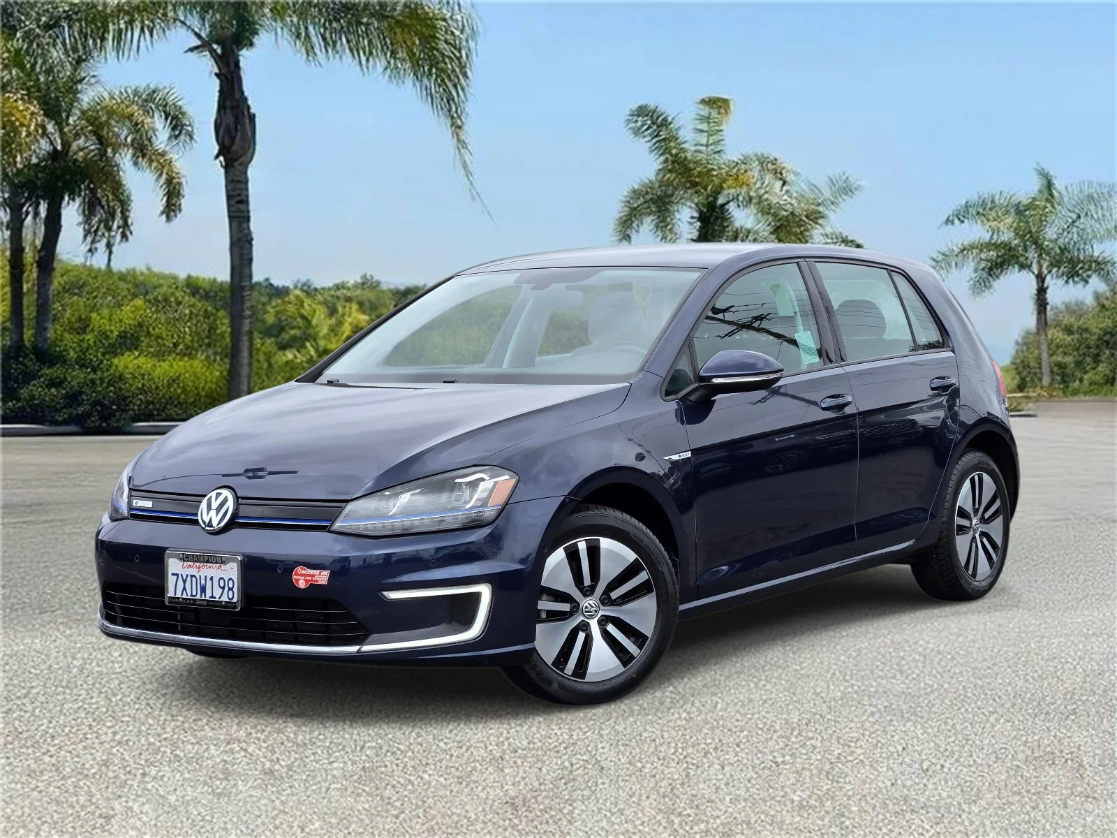 2016 Volkswagen e-Golf e-Golf SEL Premium's photo