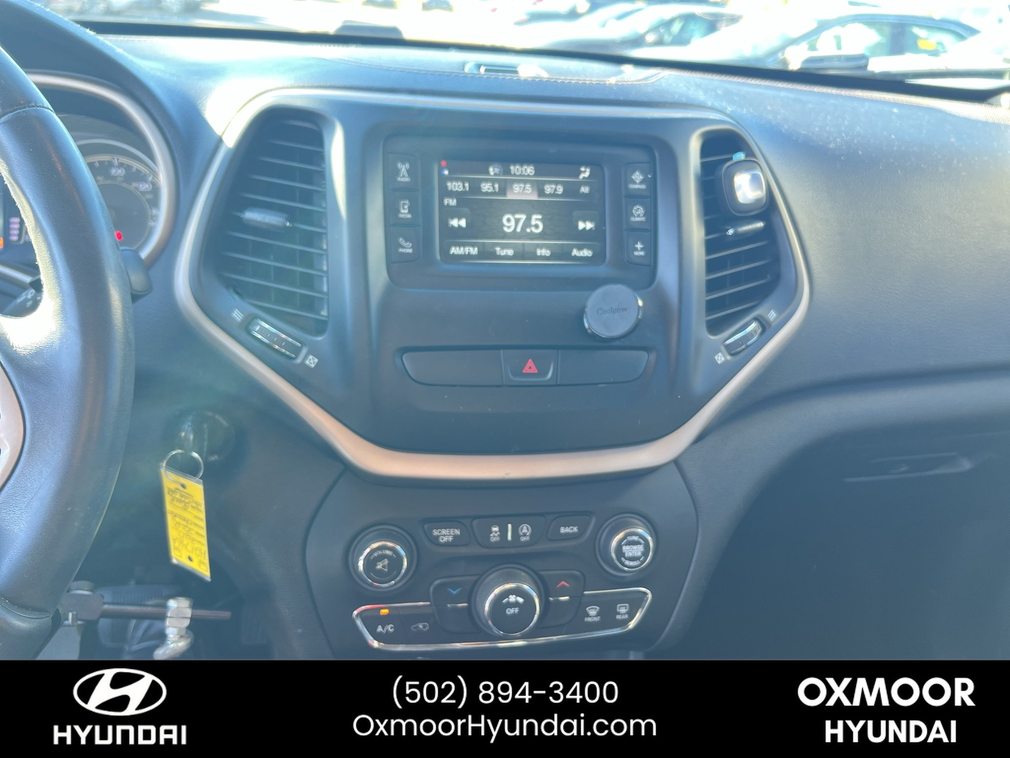 Used 2017 Diamond Black Crystal Pearlcoat Jeep Latitude image 11